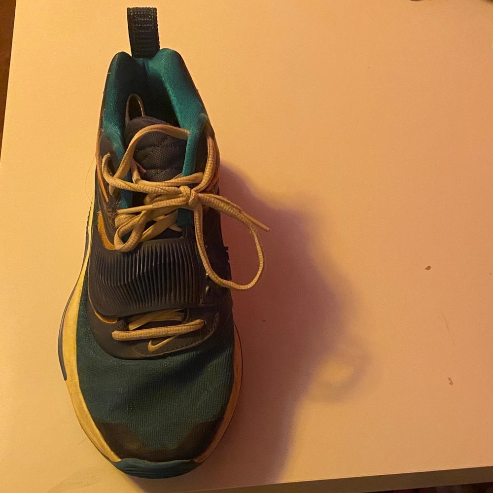 Giannis Antetokounmpo sneakers Men’s Size 7.5